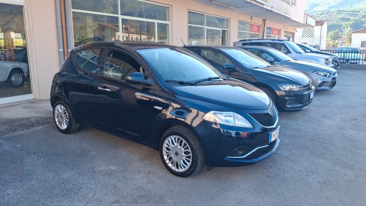 Lancia Ypsilon 1.2 69 CV 5 porte Gold