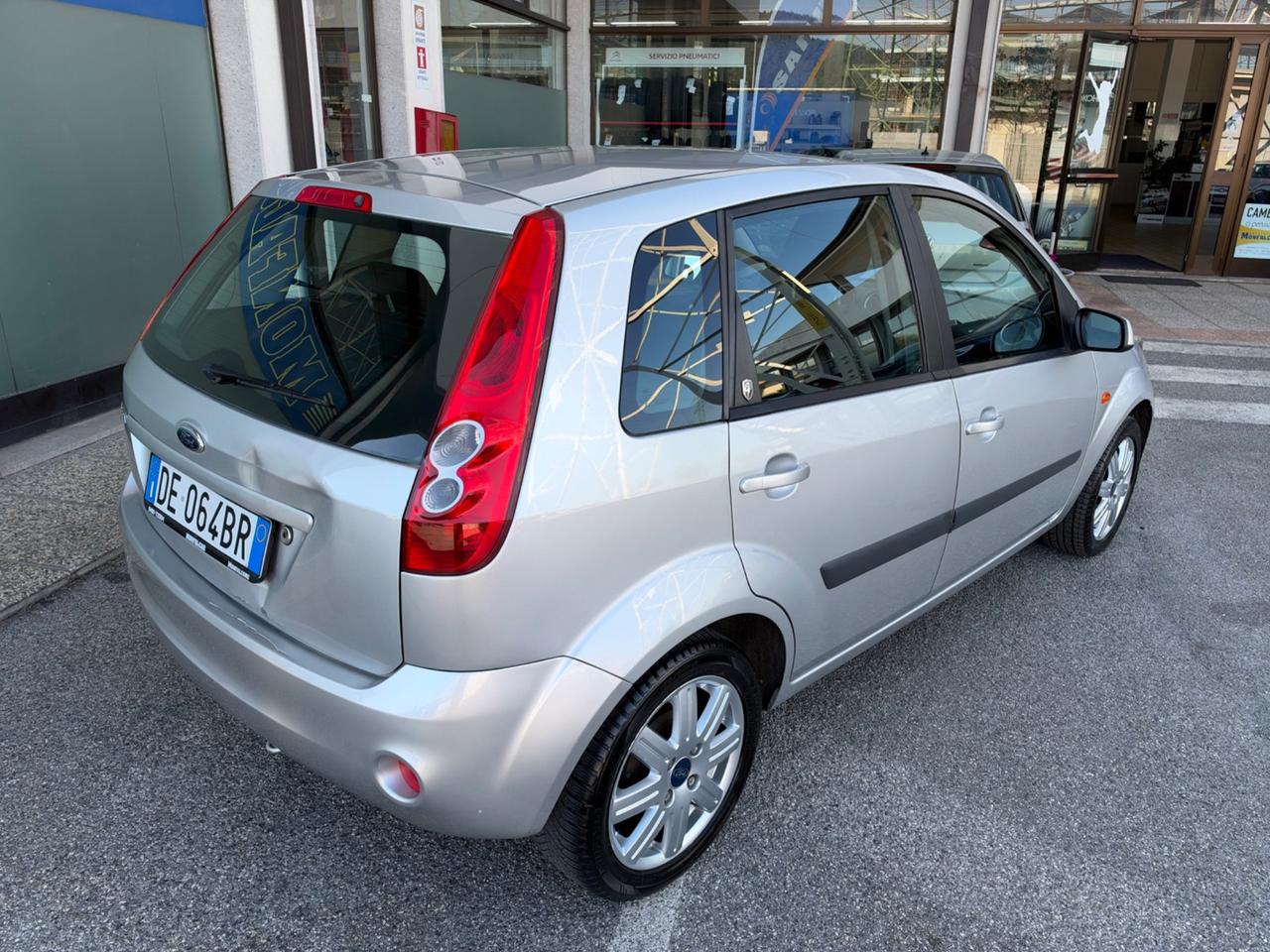 Ford Fiesta 1.2 16V 5p. Ghia