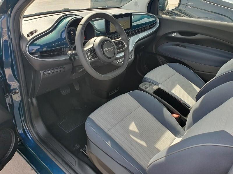 FIAT NUOVA 500e 118CV ICON 42 kWh NAV 10 KM 9MILA