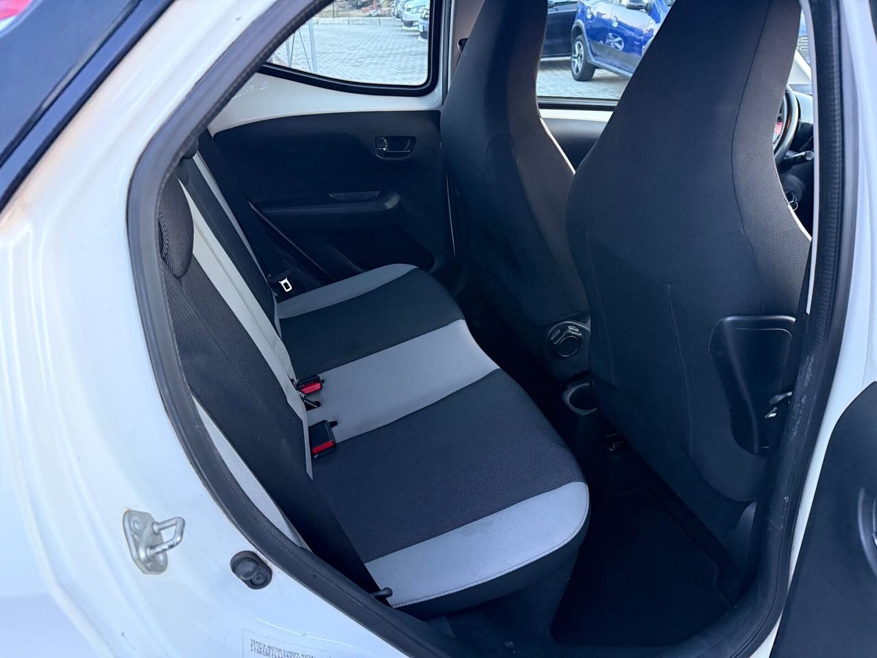 Toyota Aygo 1.0 VVT-i 69 CV 5 porte x-play