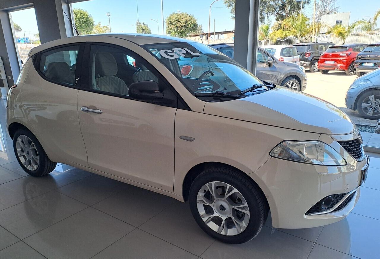 Lancia Ypsilon 1.2 B/GPL 69 CV 5 porte Gold