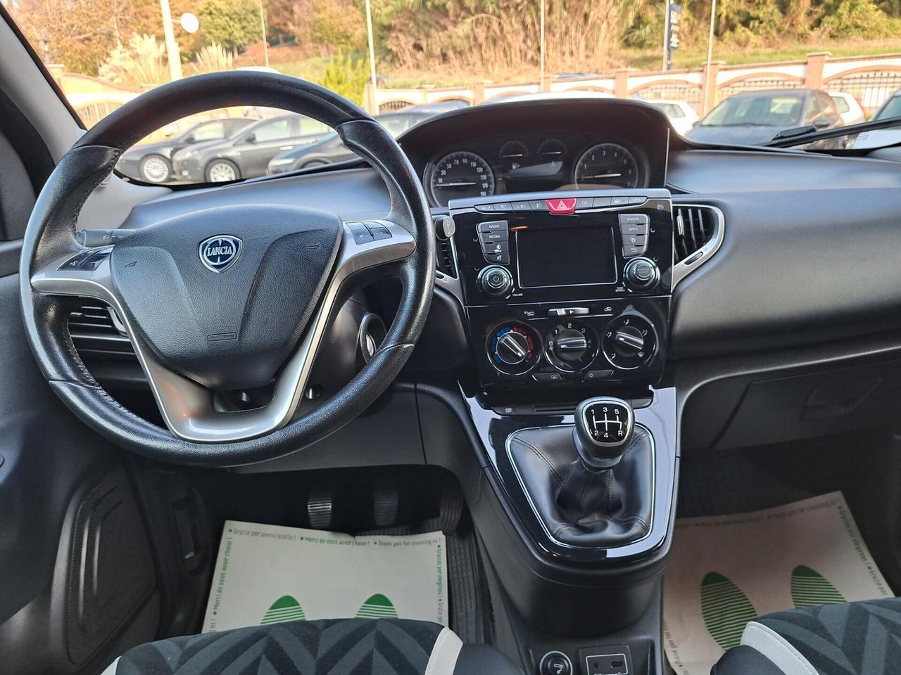 Lancia Ypsilon 1.2 BENZ 69 CV 5 porte Platinum /OK NEOPATENTATI /EURO6