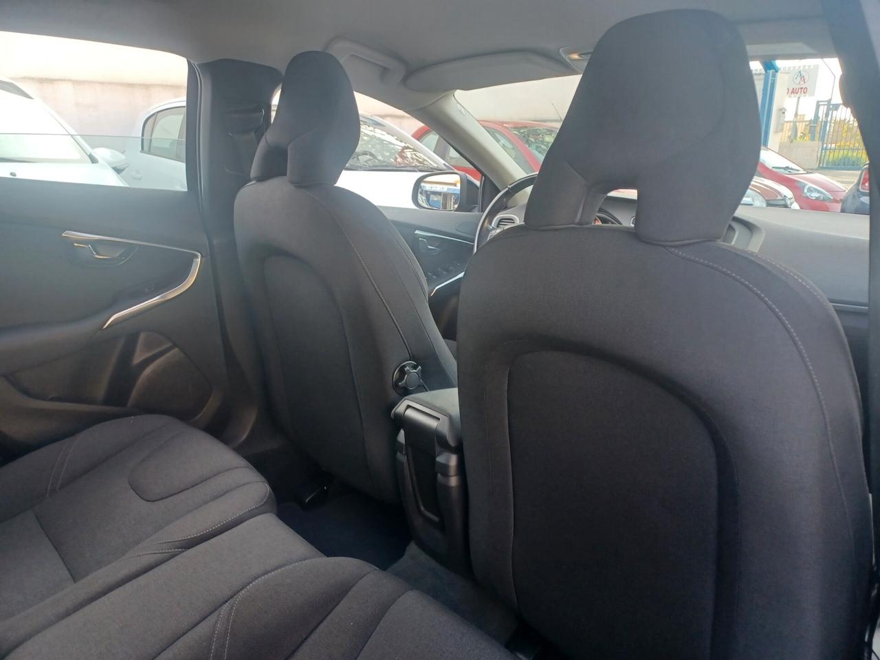 Volvo V40 D2 1.6 Momentum 2015 UNICO PROPRIETARIO