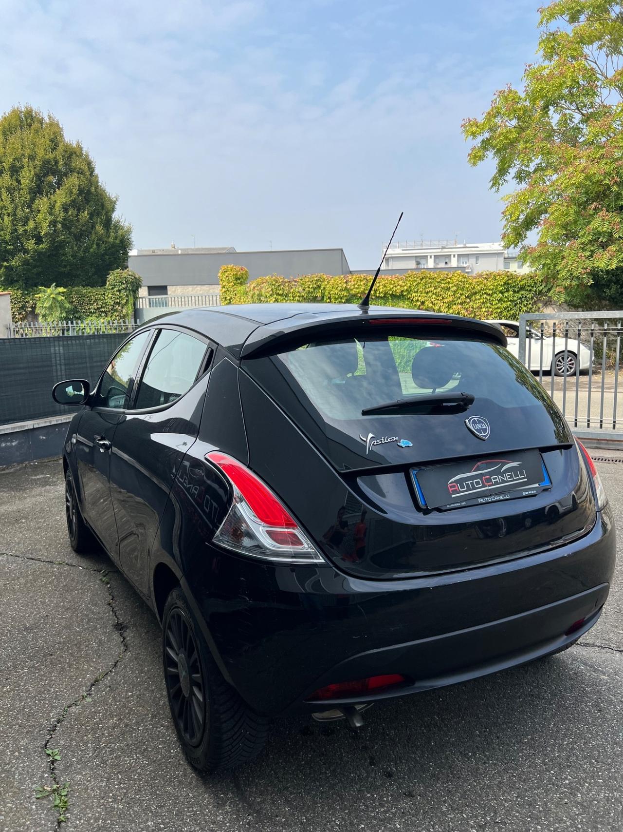 Lancia Ypsilon 1.2 69 CV 5 porte GPL Ecochic Elefantino blu