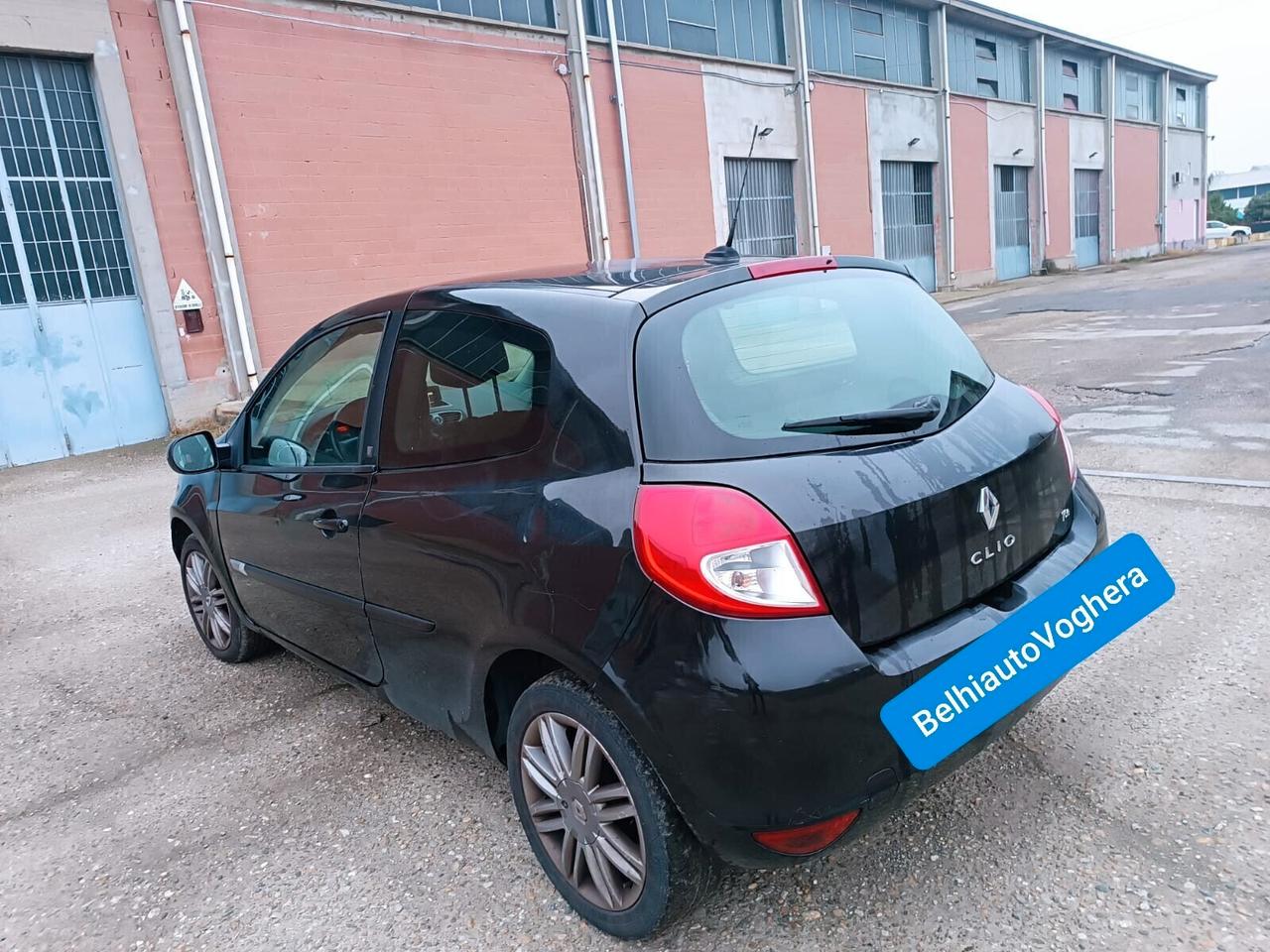 Renault Clio 2011---1.1 Benzina