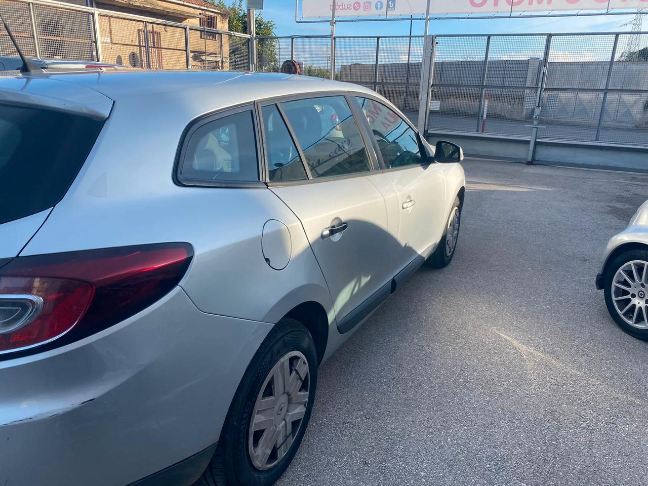 Renault Megane 1.5 cc diesel -(PRIVATO)-2010