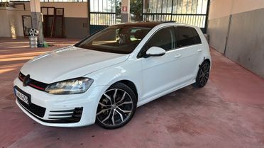 Volkswagen Golf 2.0 TDI 5p. 4MOTION Highline BlueMotion Technology
