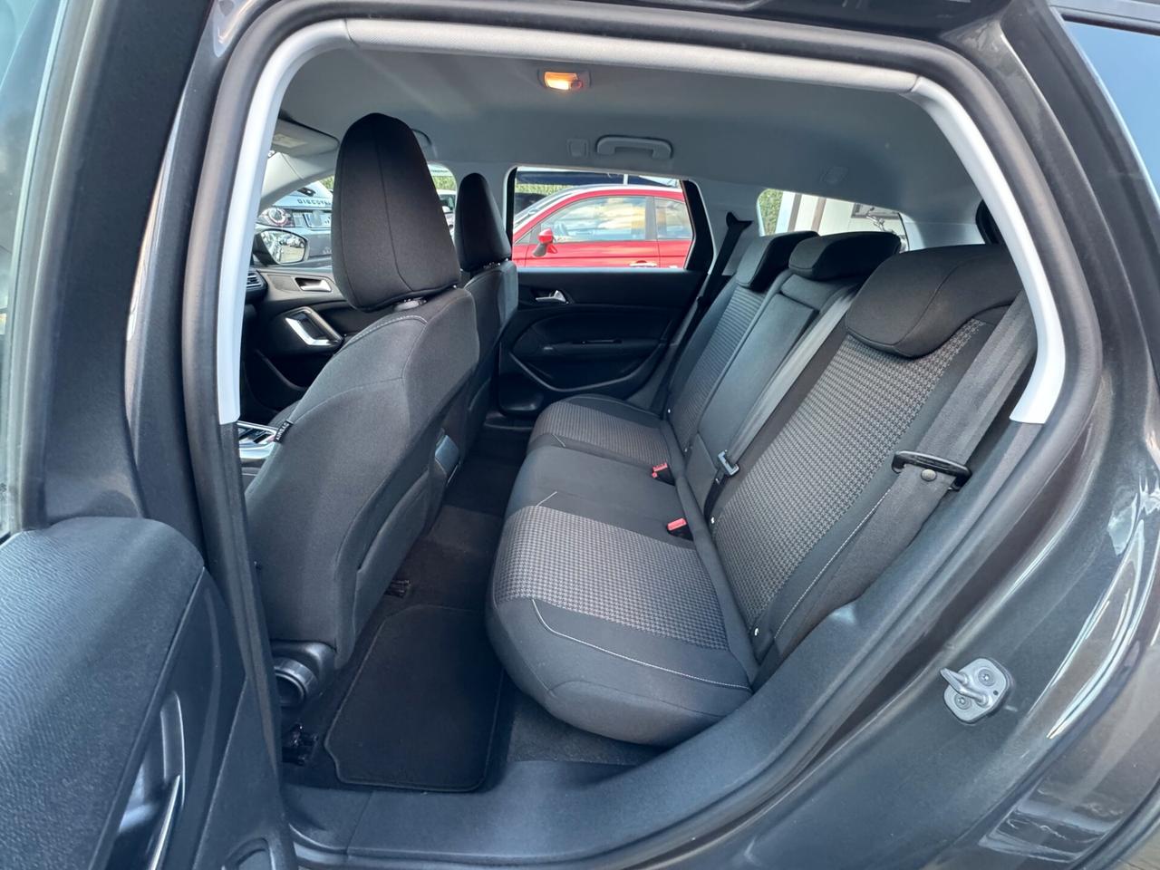 Peugeot 308 BlueHDi 130 S&S SW Business