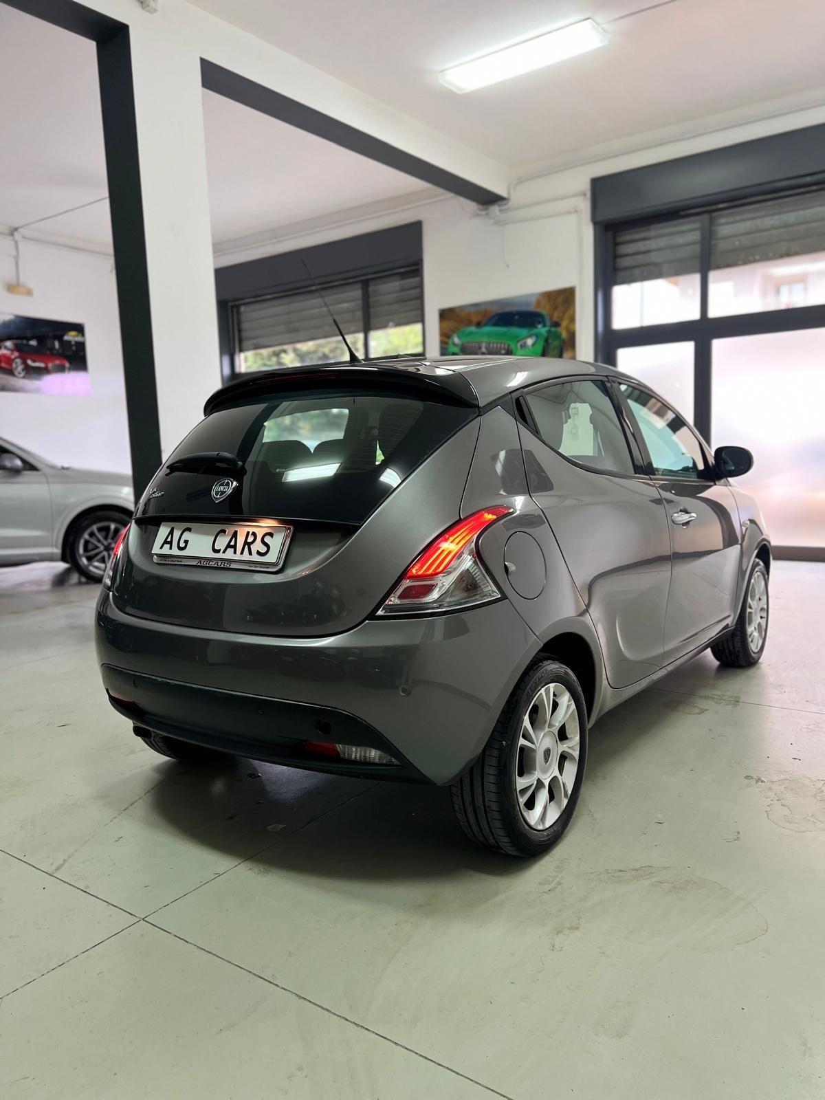 Lancia Ypsilon 1.2 69 CV 5 porte S&S Platinum
