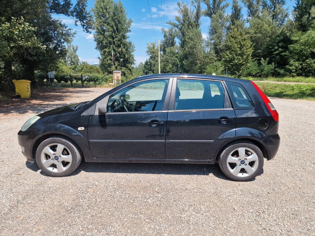 Ford Fiesta 1.4 TDCI 5P. Ghia, neopatentati