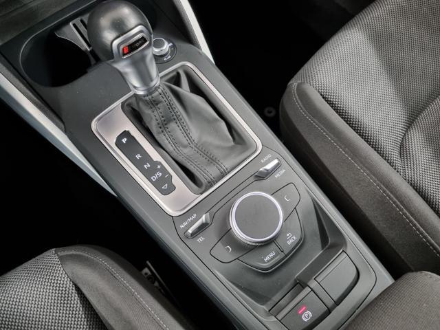 AUDI Q2 35 TFSI S tronic Identity Black