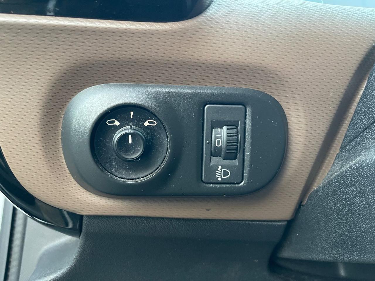 Citroen C4 Cactus 1.6 Blue HDi 100 Shine #12127