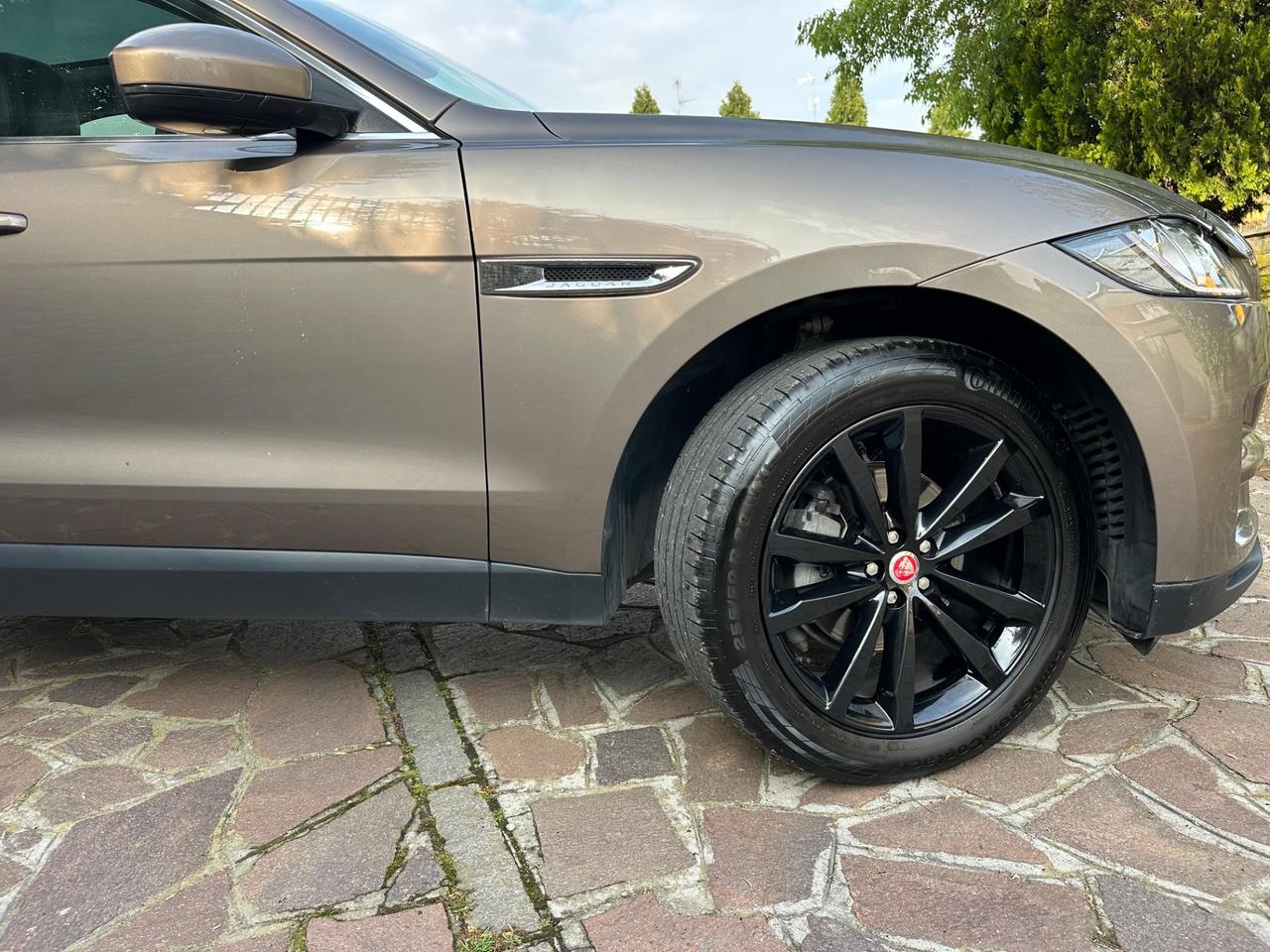 Jaguar F-Pace 2.0 D 180 CV AWD aut. R-Sport