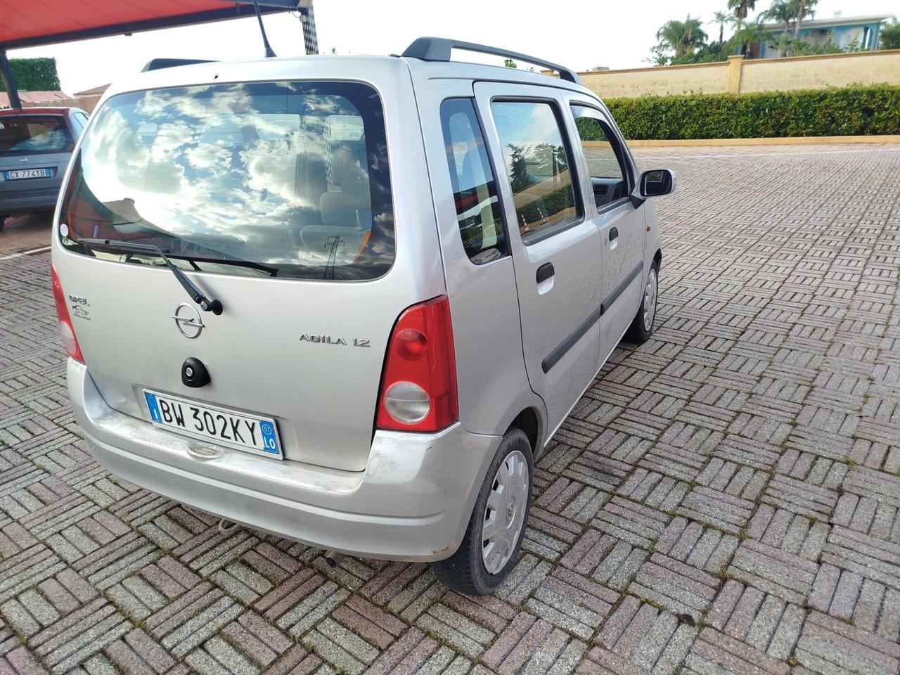 Opel Agila 1.2 16V Comfort