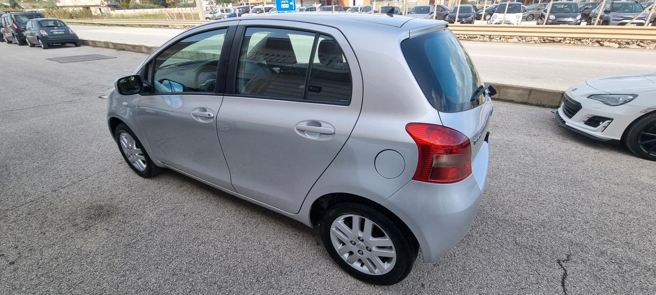 Toyota Yaris 1.0 5 porte Sol