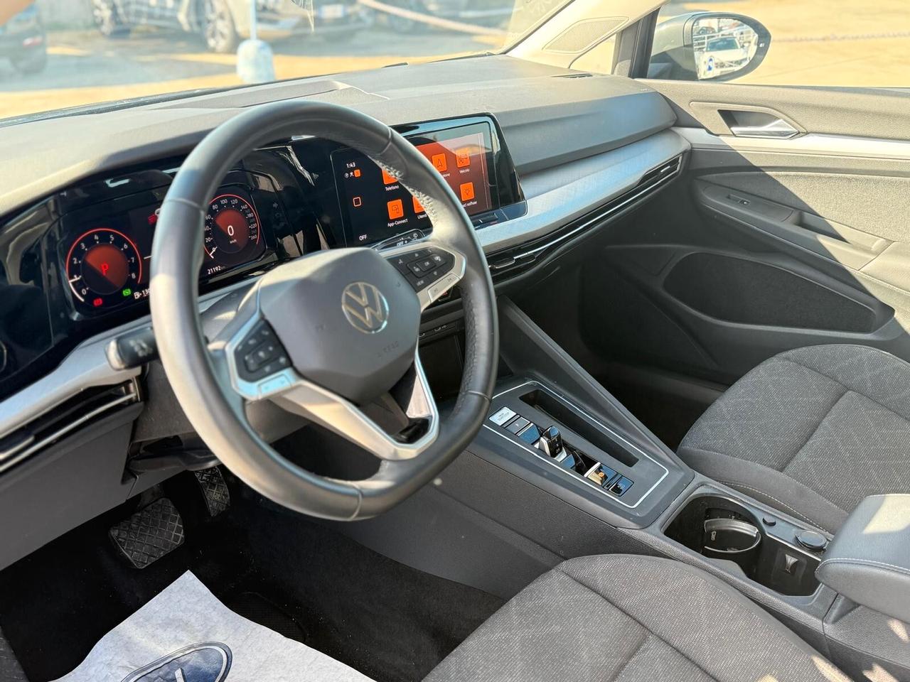 VW GOLF 8 1.0 HY DSG LIFE - KM 20.000 - AZIENDALE