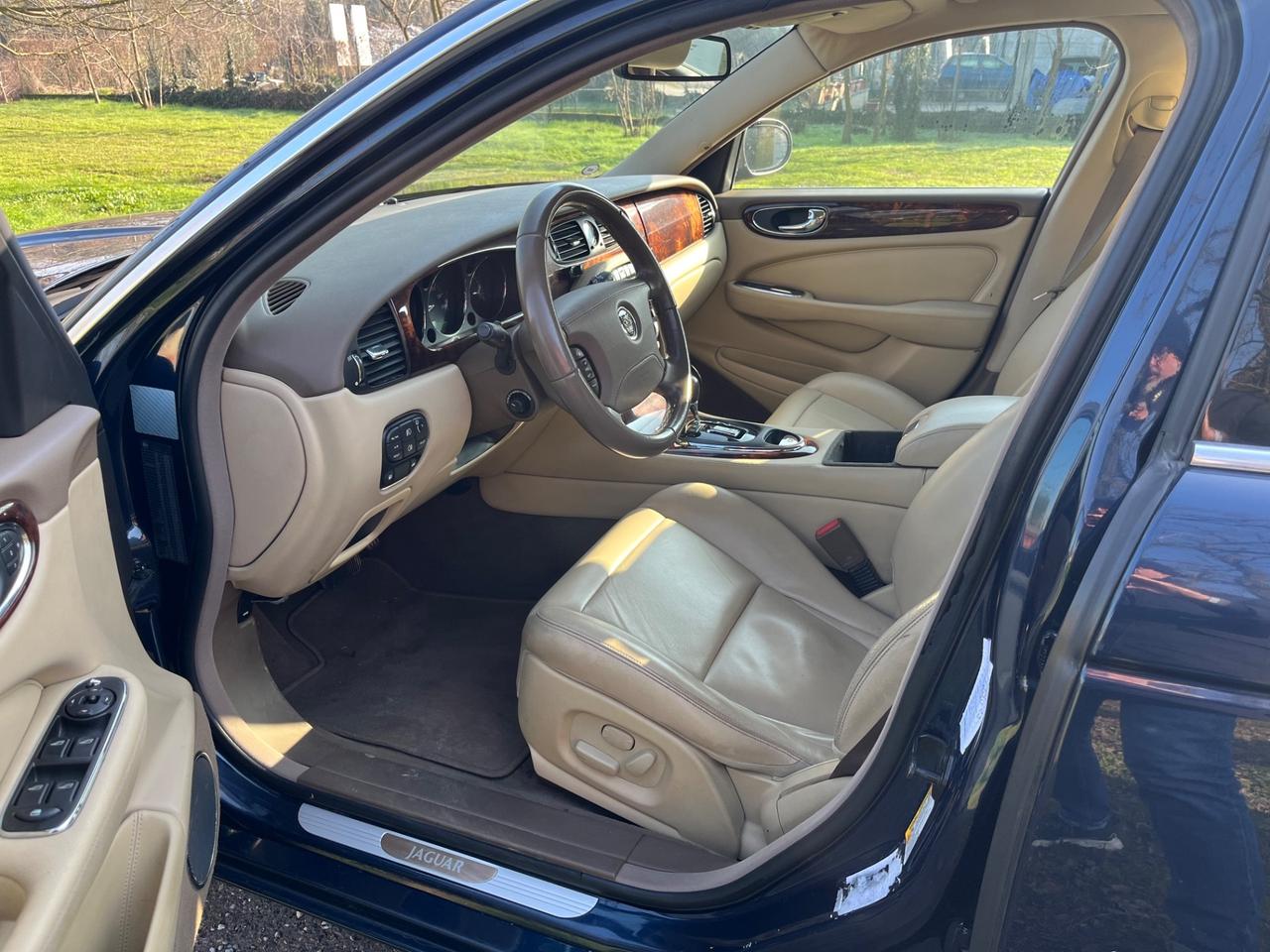 Jaguar XJ 2.7 D V6 cat Executive