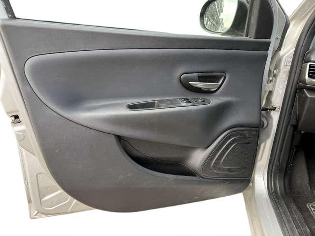 Lancia Ypsilon 1.0 firefly hybrid Gold s&s 70cv