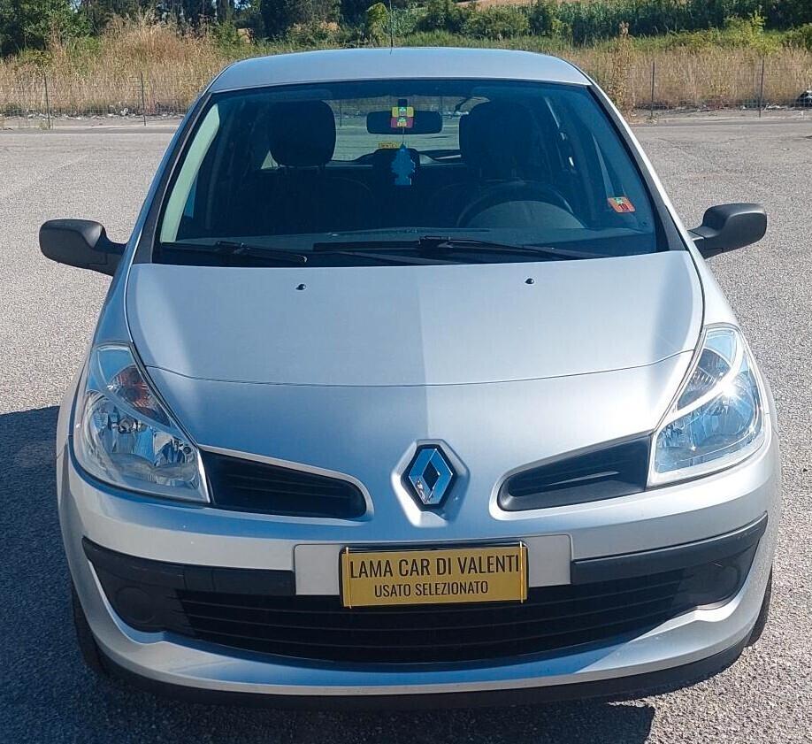 RENAULT CLIO 1.2 -PARI AL NUOVO-NEOPATENTATI