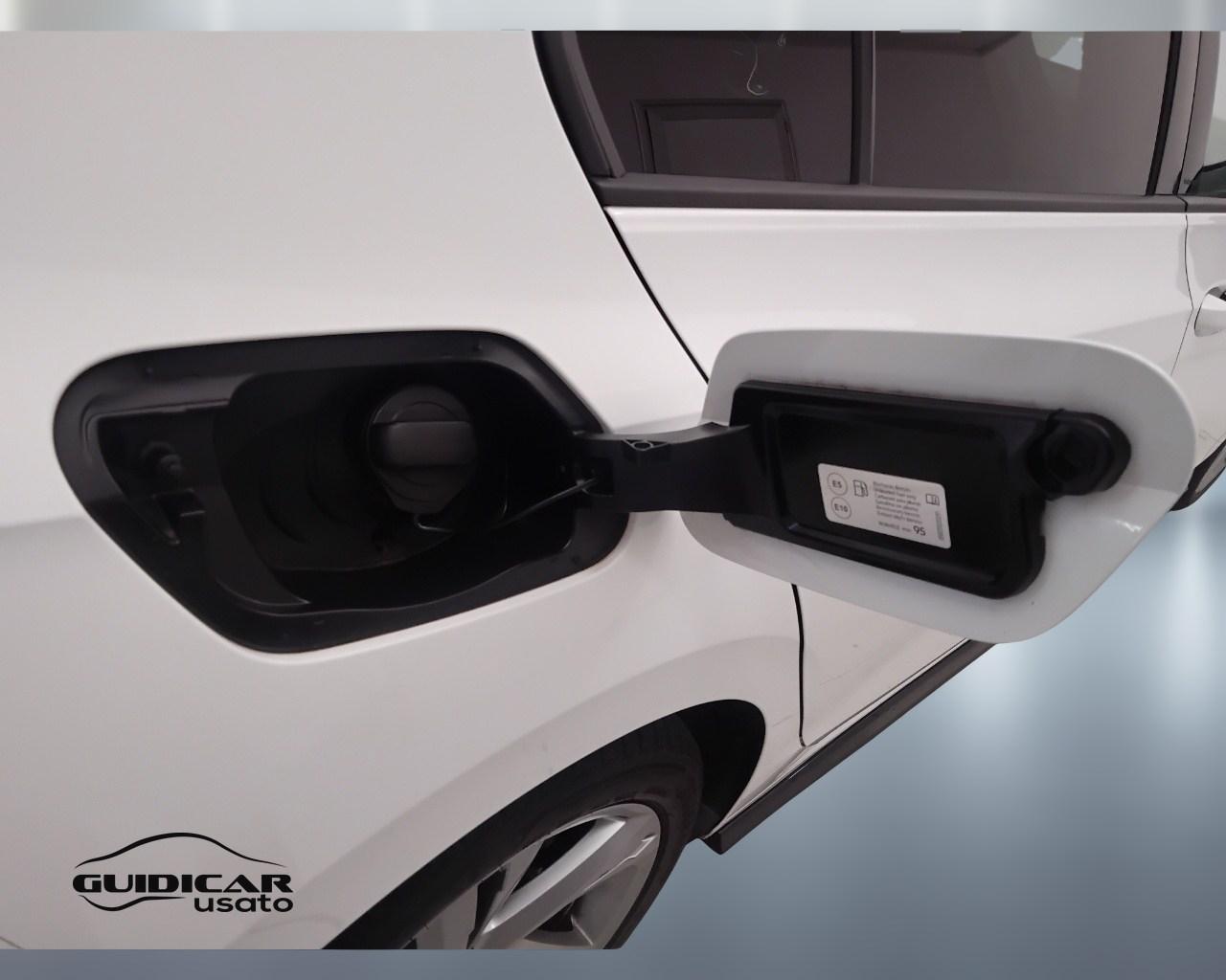 VOLKSWAGEN Golf VIII 2020 - Golf 1.5 etsi evo R-Line 130cv dsg