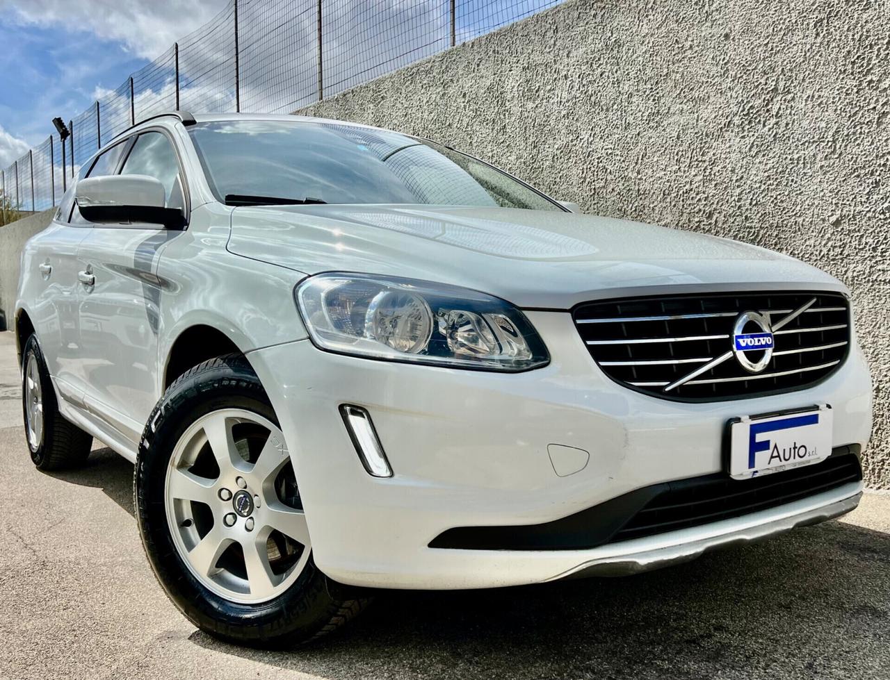 Volvo XC60 D3 Geartronic Kinetic,Navi,LED,Climatronic,ecc.