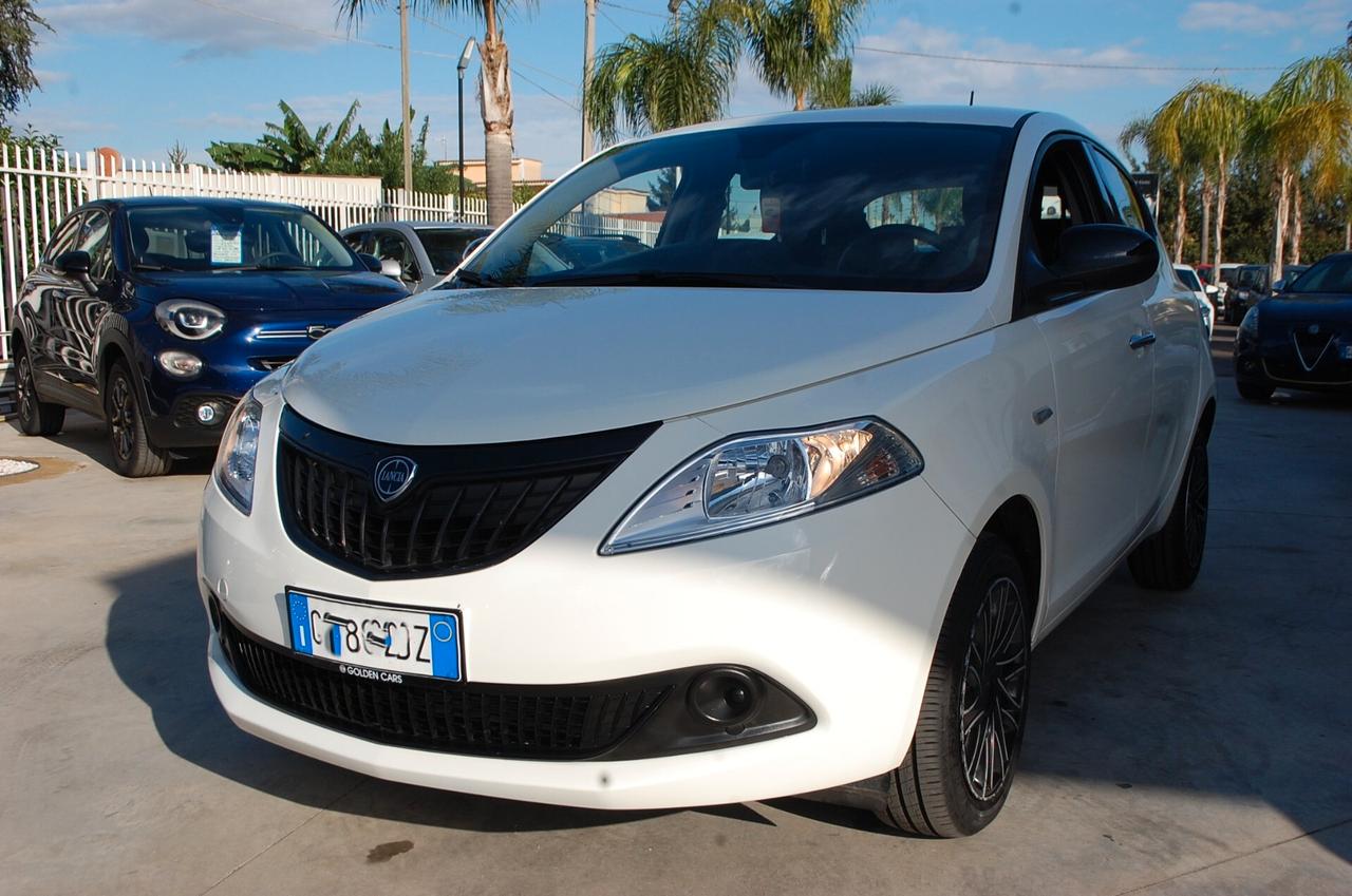 Lancia Ypsilon 1.0 firefly 70CV hybrid Oro S&S Uff Italy USB