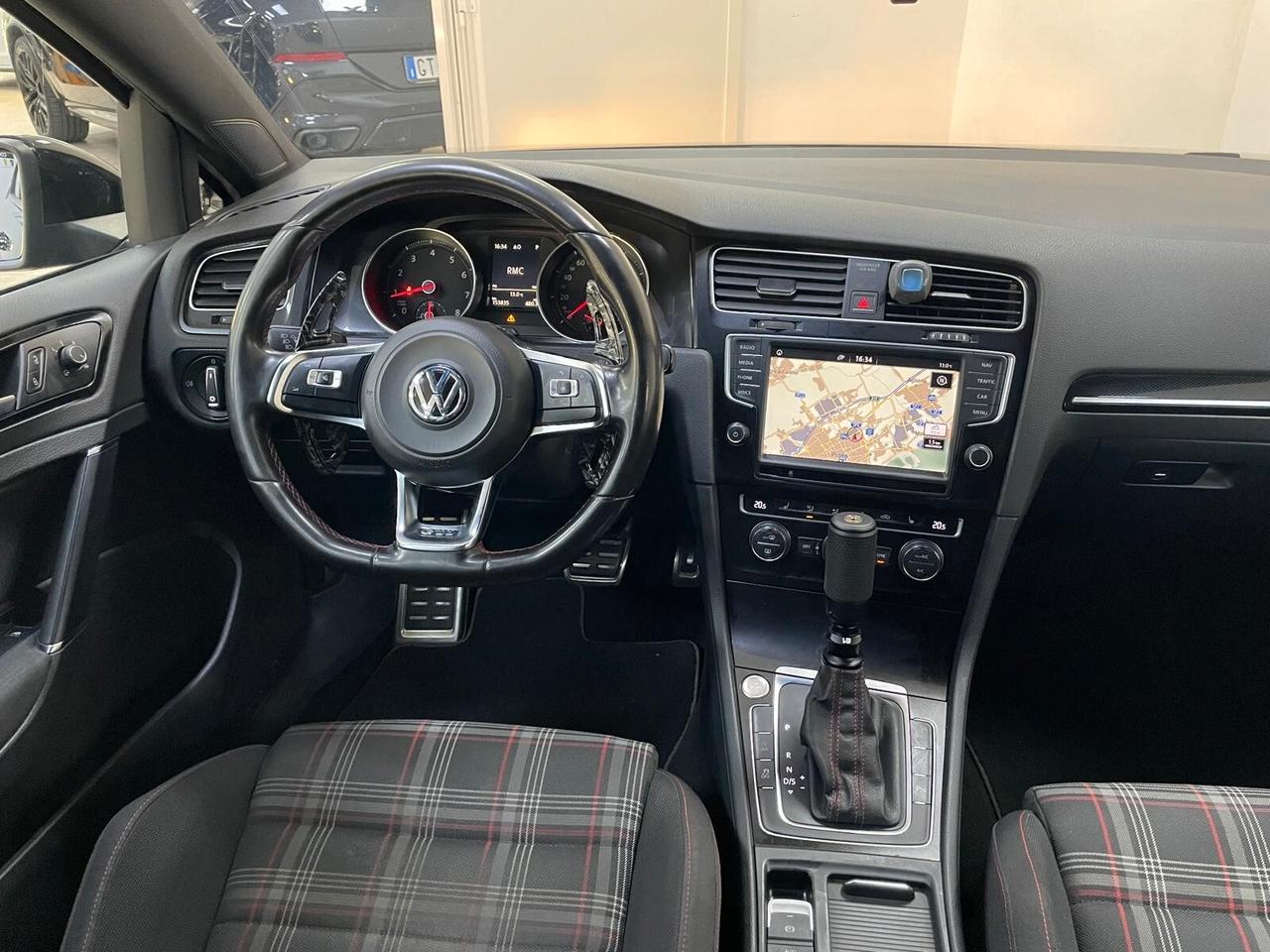 Volkswagen Golf GTI 7 2.0 TFSI DSG