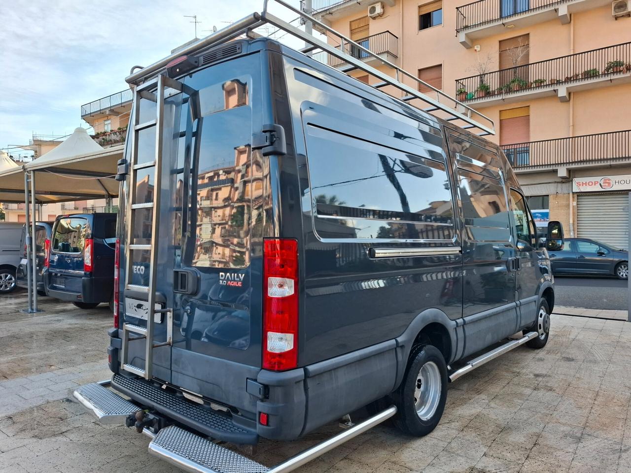 Iveco Daily 3.0-MATIC-CABINATO BOX