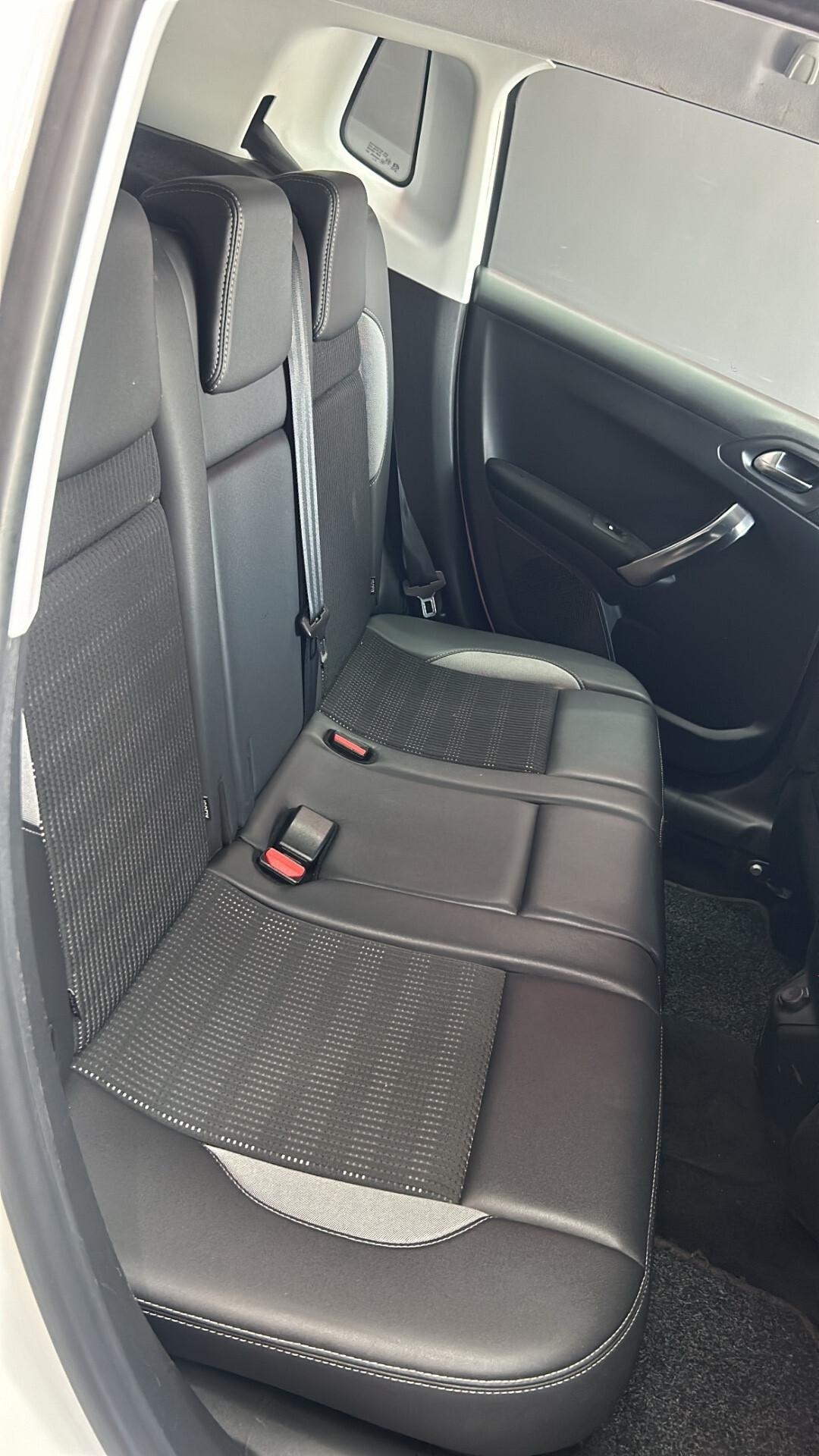 Peugeot 2008 1.6 HDi 92cv EAT6 Allure 2015