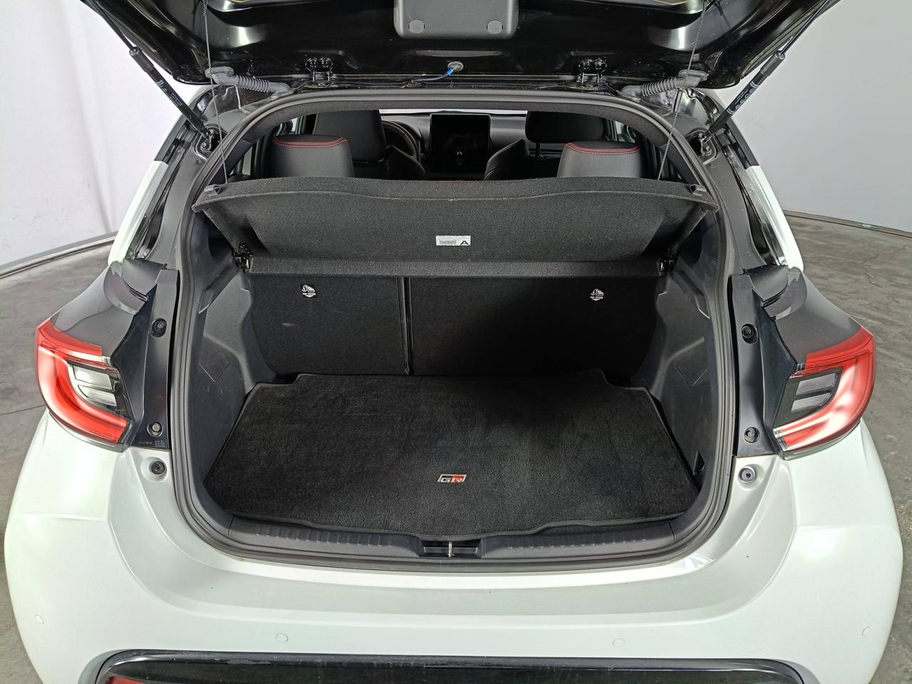 TOYOTA Yaris IV 2020 - Yaris 1.5h 130 GR Sport