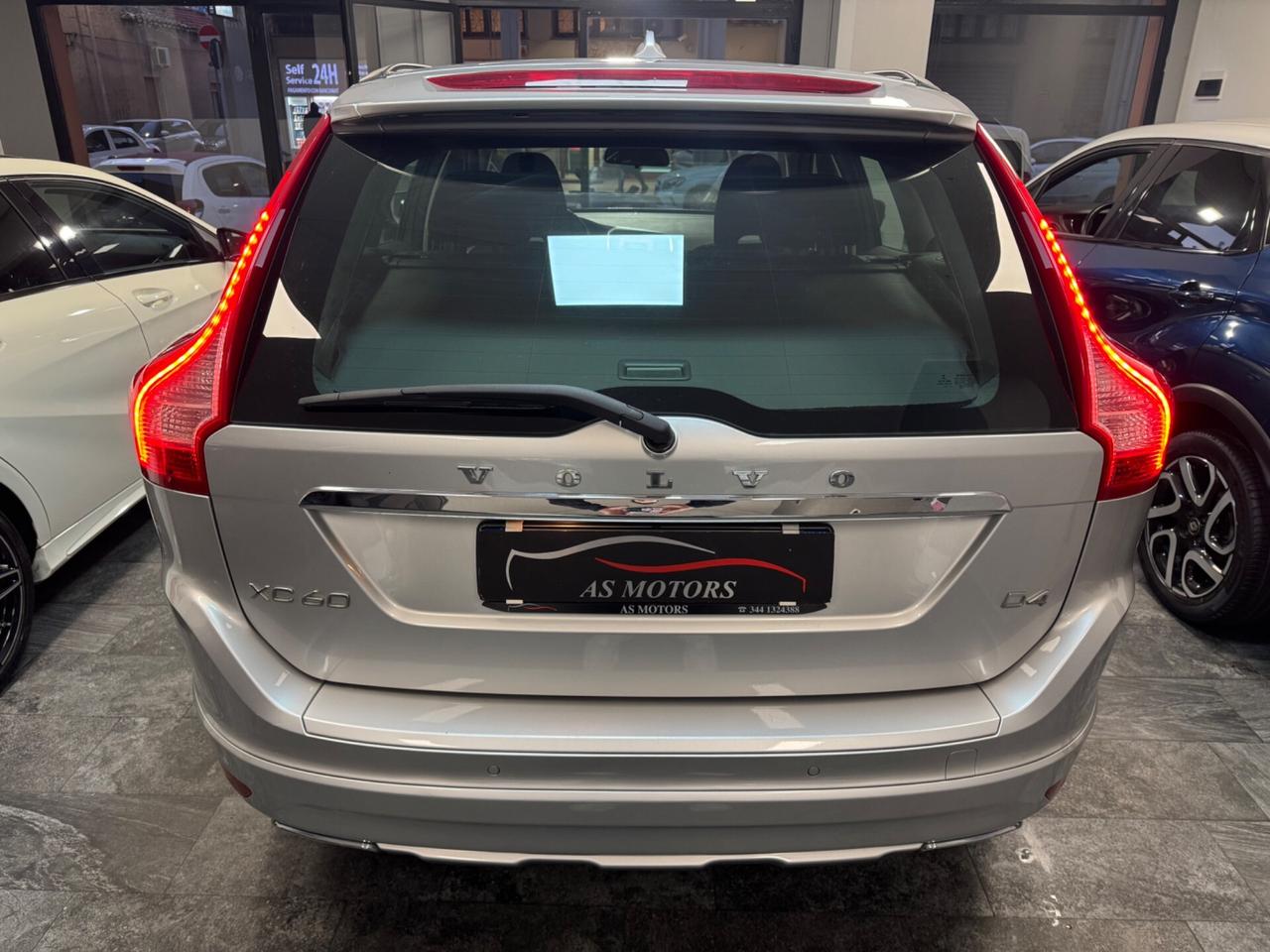 Volvo XC60 D4 R-design Momentum