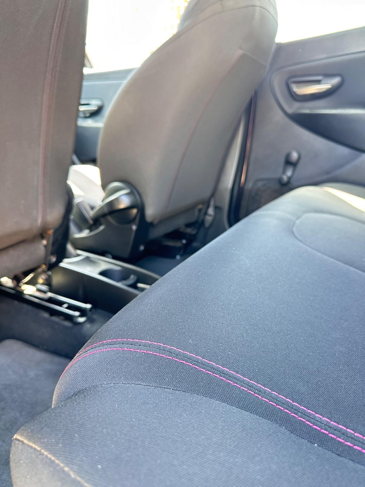 Lancia Ypsilon 1.3 95 cv elefantino viola-Mod.2014