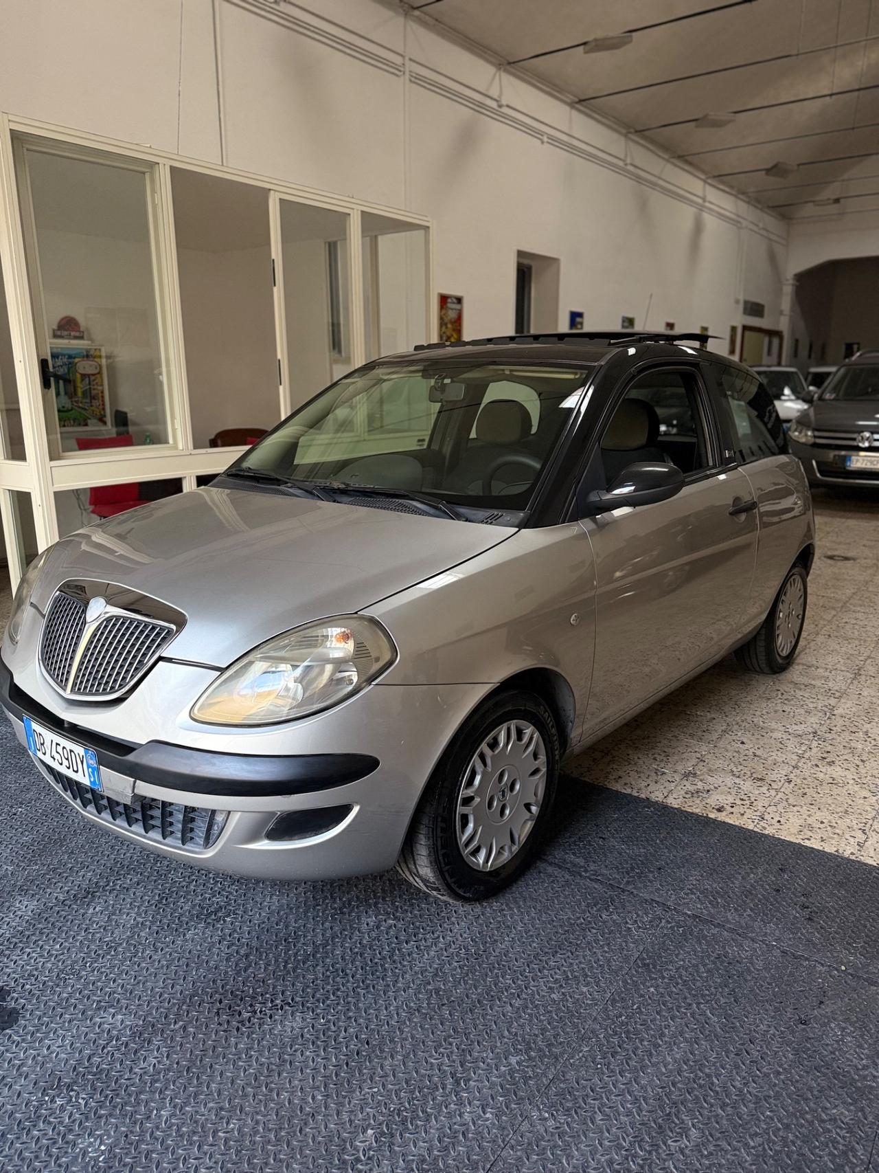 Lancia Ypsilon 1.4 16V Platino