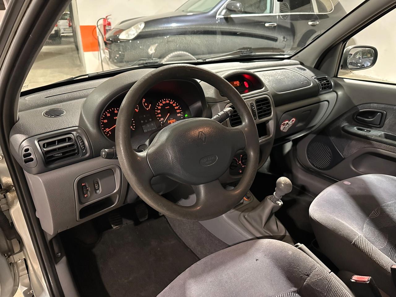 Renault Clio 1.2 BENZINA - DISTRIBUZIONE FATTA A 200.000KM