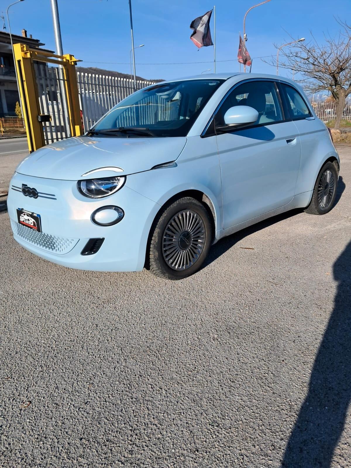 Fiat 500 500e Berlina 42 kWh La Prima