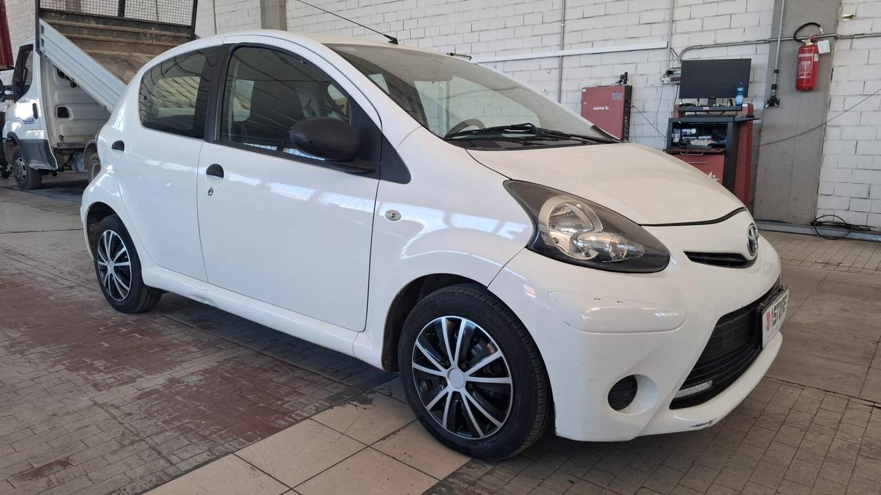 Toyota Aygo 1.0 12V VVT-i 5 porte Active Connect