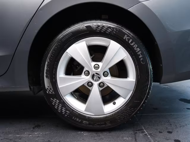 SKODA Octavia 2.0 TDI 116CV DSG Wagon Executive