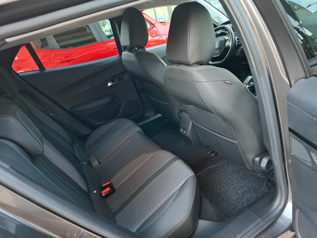 Peugeot 2008 Blue HDi 130 S&S EAT8 Allure Pack
