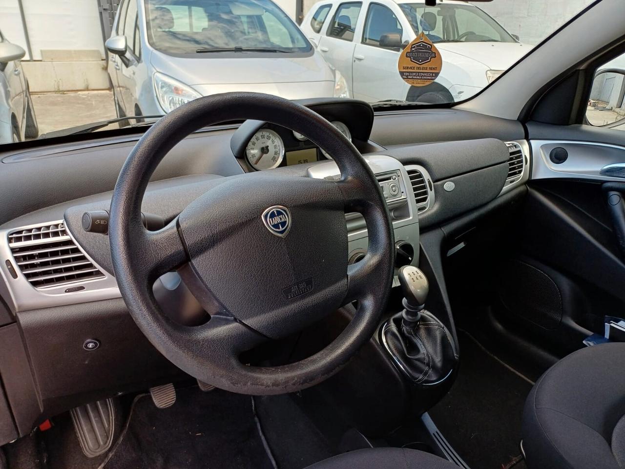 Lancia Ypsilon Unyca GPL - 2011