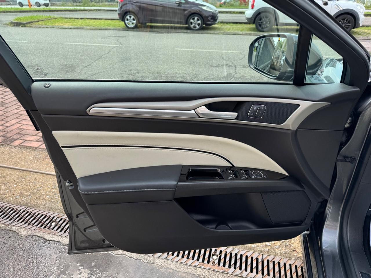 Ford Mondeo Hybrid 2.0 140 CV eCVT 4 porte Vignale