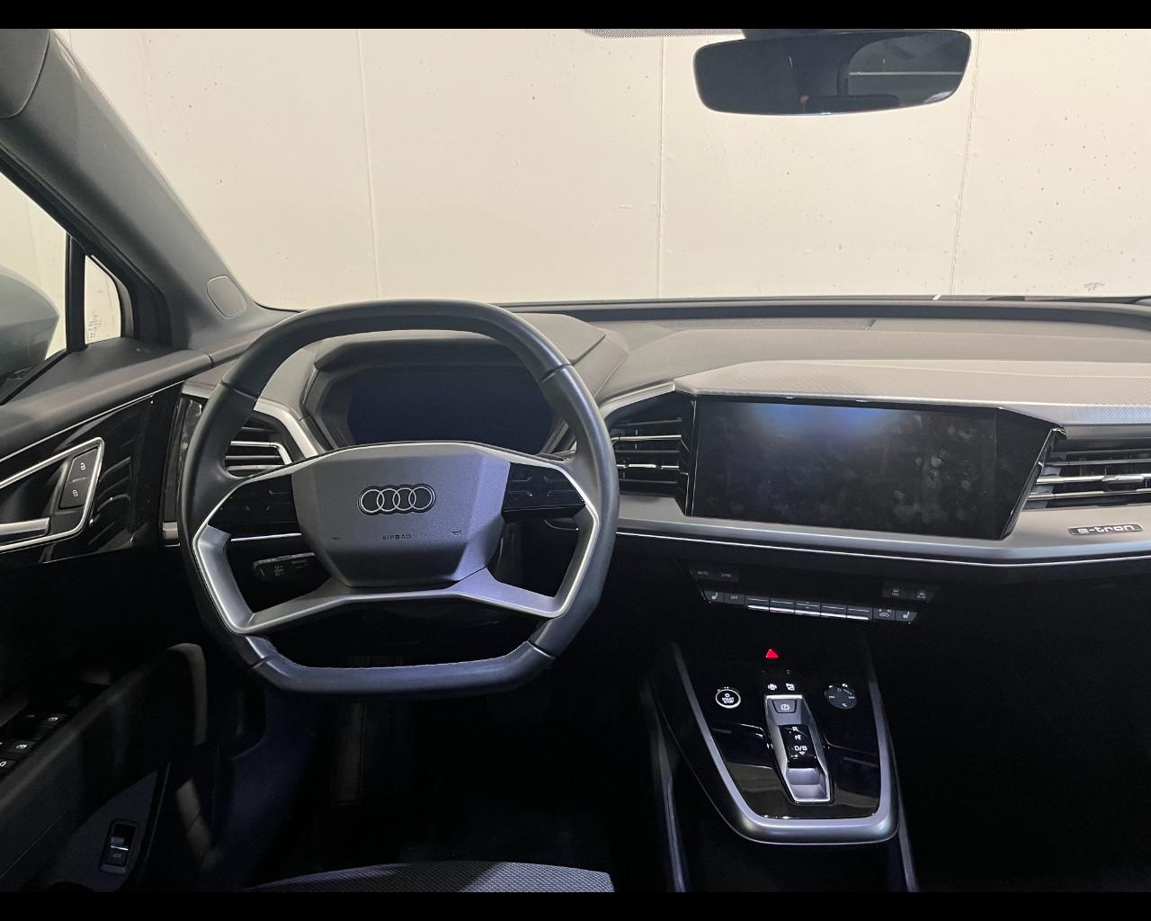 AUDI Q4 45 E-TRON BUSINESS ADVANCED