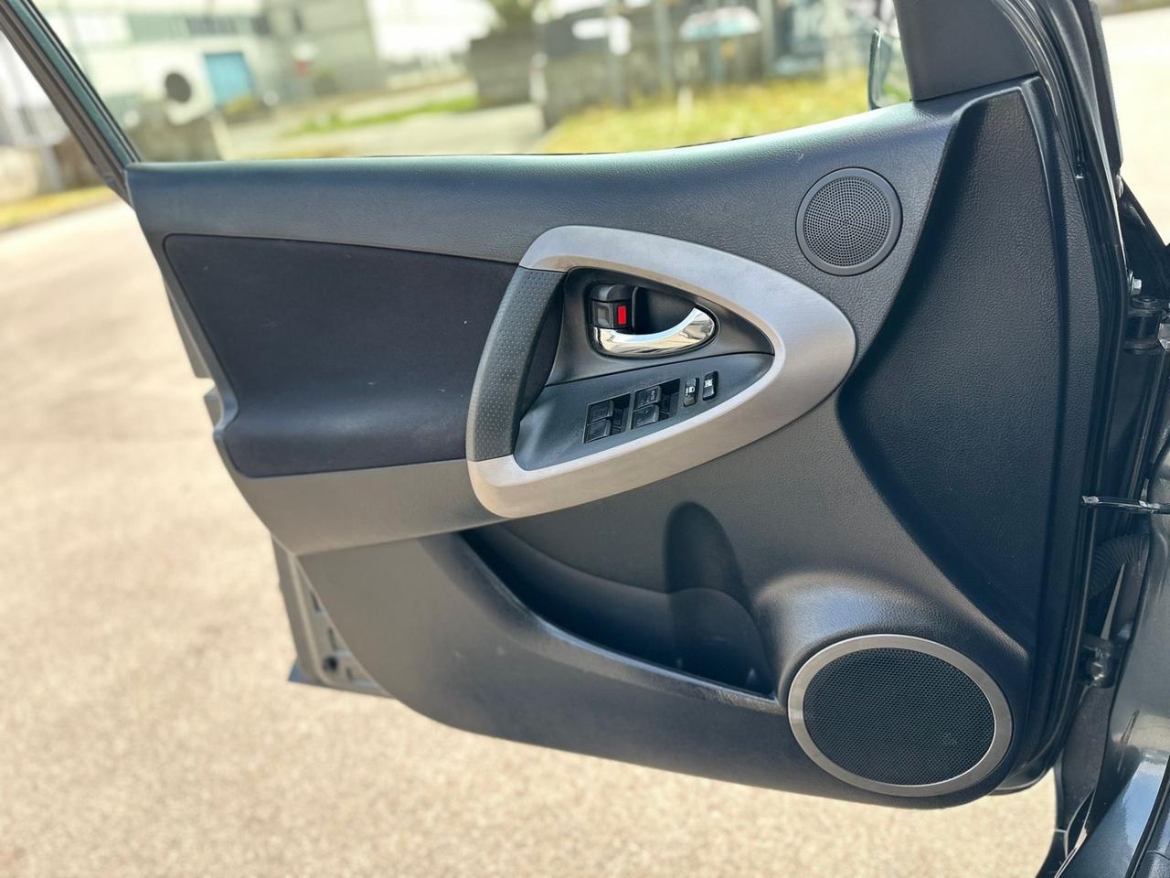 Toyota Rav 4 5 posti autocarro