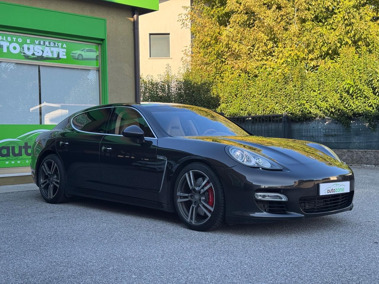 Porsche Panamera 4.8 Turbo – 2010 – 500 CV – Nero