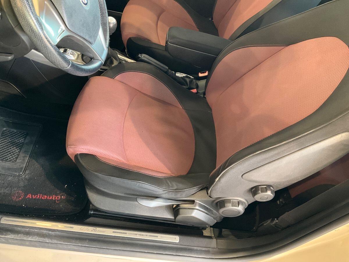 Alfa Romeo MiTo 1.6 JTDm 16V Distinctive Premium Pack