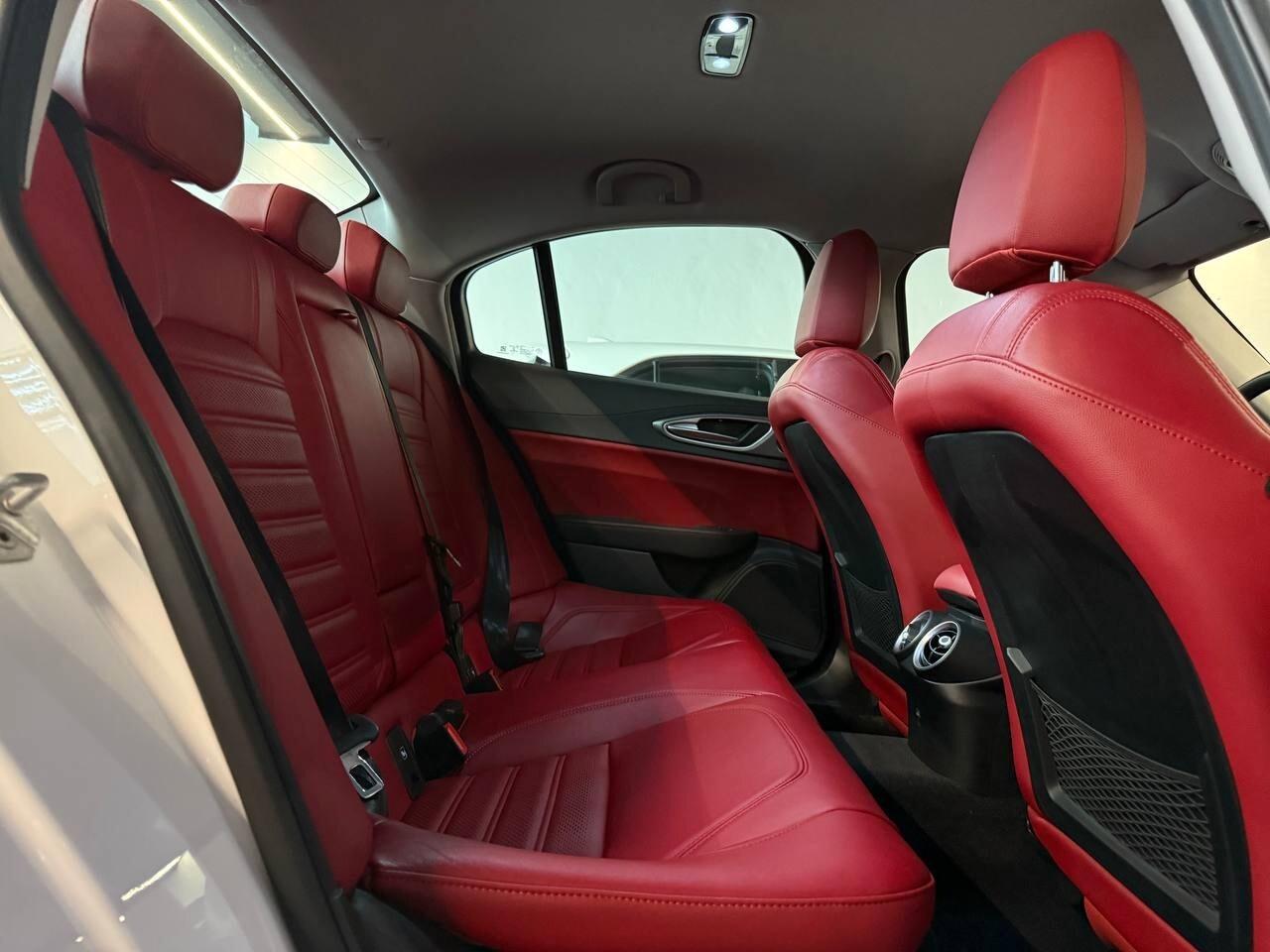 Alfa Romeo Giulia 2.2 Turbodiesel 210 CV AT8 AWD Q4 Veloce