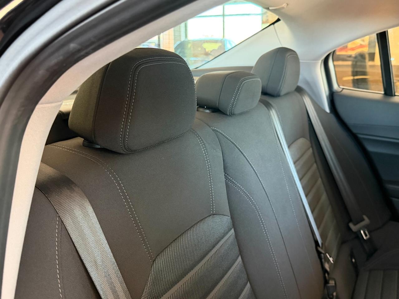 Alfa Romeo Giulia 2.2 TURBODIESEL 160 cv. AT8 BUSINESS (Nav)