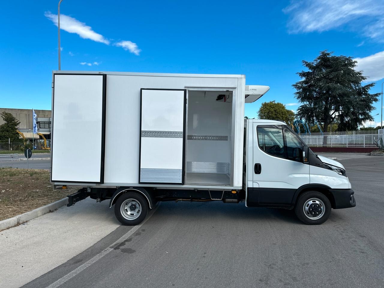 IVECO DAILY 35-180 New Model Isotermico
