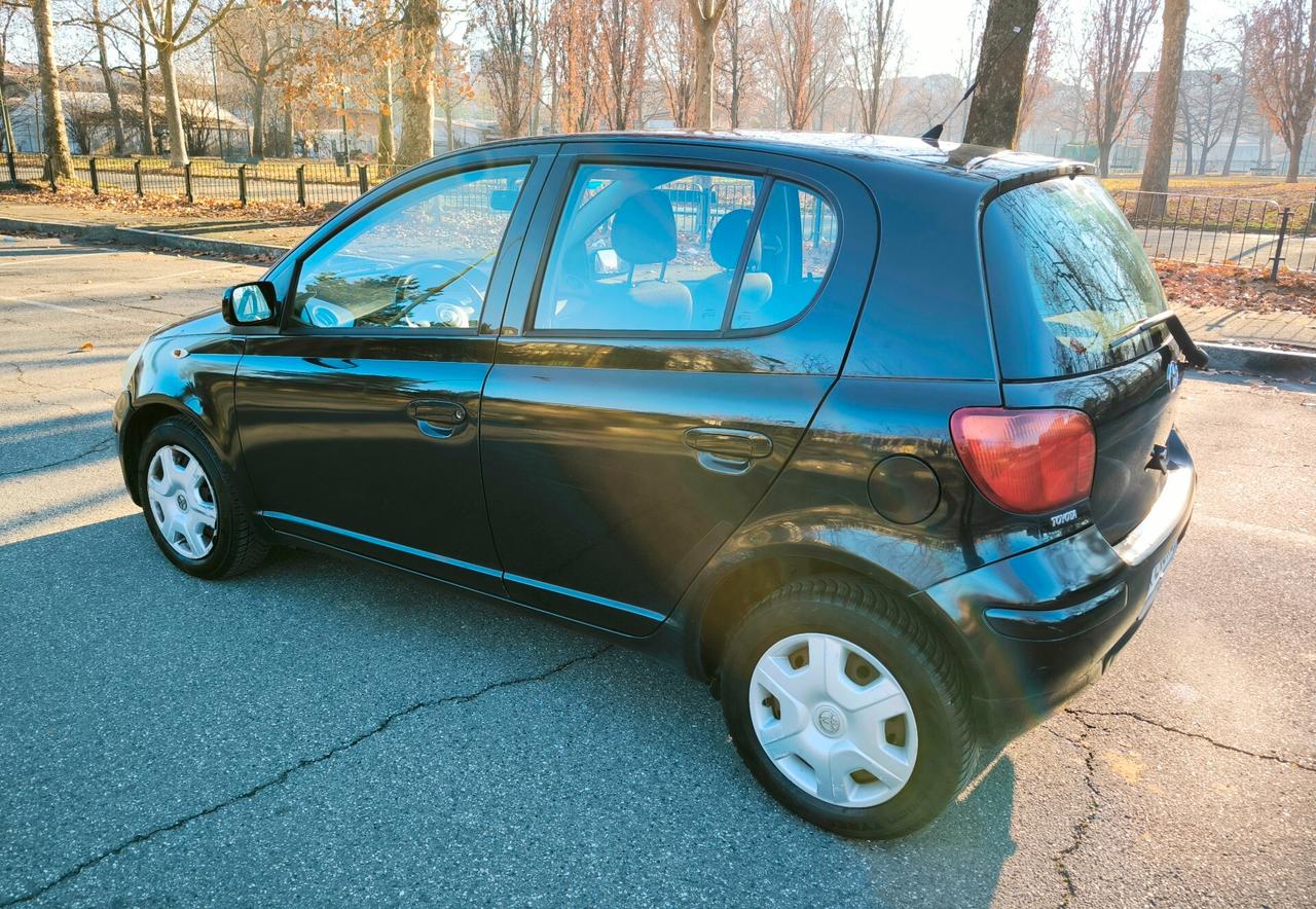 Toyota Yaris 1.0i 16V cat 5 porte Sol