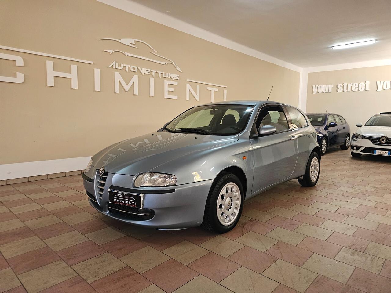 Alfa Romeo 147 1.6i 16V Twin Spark cat 3p. Distinctive