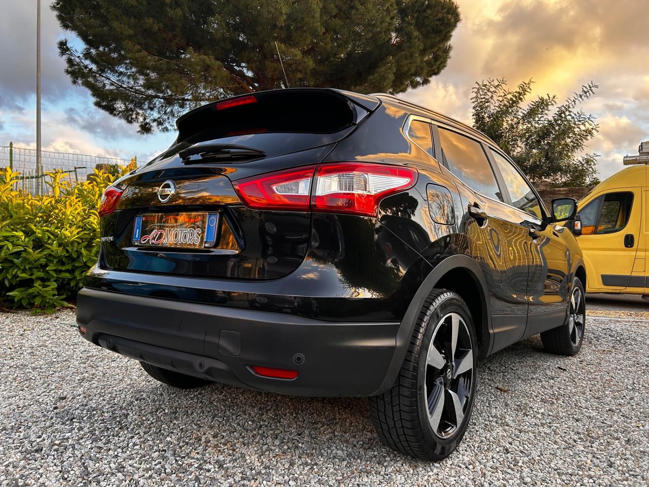 Nissan Qashqai 1.6 dCi 2WD 360 *FULL*TETTO*NAVI*CAMERA*